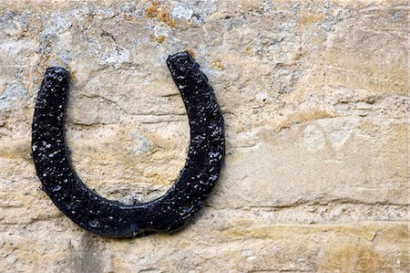 ferradura - Horseshoe on a Cotswold stone wall farmhouse, Oxfordshire, United Kingdom Foto de stock - Direito Controlado, Número: 841-07201964