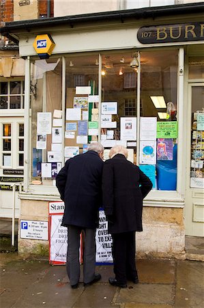 Couple browse the window of a newsagent's shop at Burford in the Cotswolds, United Kingdom Stock Photo - Rights-Managed, Code: 841-07201978