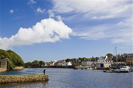 Man looks over at Stornoway harbour, Outer Hebrides, United Kingdom Photographie de stock - Rights-Managed, Code: 841-07202038