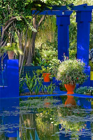 simsearch:841-08357618,k - Coloured pots and plants reflected in water basin, in Majorelle Garden, Marrakech, Morocco, North Africa, Africa Foto de stock - Con derechos protegidos, Código: 841-07202138