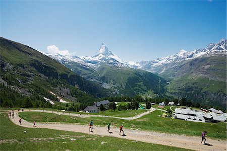 Runners in the Zermatt Marathon and the Matterhorn, Valais, Swiss Alps, Switzerland, Europe Photographie de stock - Rights-Managed, Code: 841-07202211