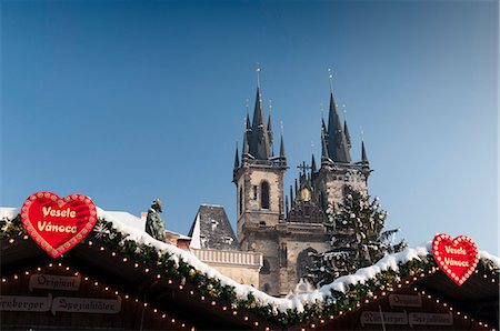 Merry Christmas sign at snow-covered Christmas Market and Tyn Church, Old Town Square, Prague, Czech Republic, Europe Foto de stock - Con derechos protegidos, Código: 841-07202226