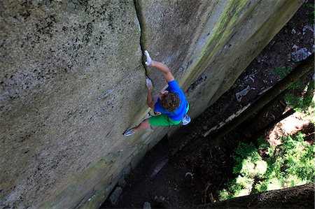 escalada - A climber soloing a difficult crack climb, Squamish Chief, Squamish, British Columbia, Canada, North America Foto de stock - Con derechos protegidos, Código: 841-07202280