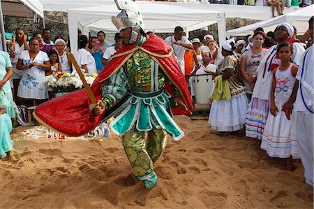 south america festival - Entranced devotee embodying orixa Oxosse during Lemnaja festival on Rio Vermelho beach, Salvador, Bahia, Brazil, South America Foto de stock - Con derechos protegidos, Código: 841-07202353