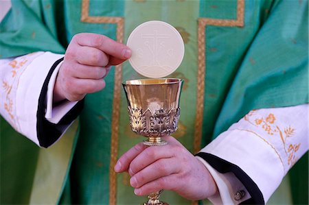 priester - Celebration of the Eucharist, Catholic Mass, Villemomble, Seine-Saint-Denis, France, Europe Stockbilder - Lizenzpflichtiges, Bildnummer: 841-07202376
