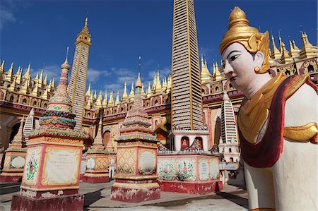 Thanboddhay Paya (pagoda) decorated with mini Buddha images and gilt mini-stupas, near Monywa, Monywa Region, Myanmar (Burma), Asia Photographie de stock - Rights-Managed, Code: 841-07202571