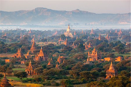 Dawn over ancient temples from hot air balloon, Bagan (Pagan), Central Myanmar, Myanmar (Burma), Asia Stockbilder - Lizenzpflichtiges, Bildnummer: 841-07202597