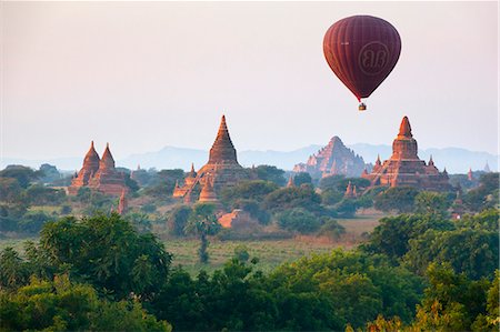 Dawn over ancient temples from hot air balloon, Bagan (Pagan), Central Myanmar, Myanmar (Burma), Asia Photographie de stock - Rights-Managed, Code: 841-07202603