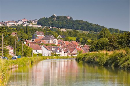 france villages photography - The canal Lateral a La Loire (Loire Lateral Canal) and the village of Menetreol sous Sancerre, with the village of Sancerre on the hill behind, Cher, Centre, France, Europe Stock Photo - Rights-Managed, Code: 841-07202651