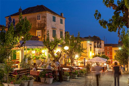 dalmatia coast - Restaurants at dusk, Makarska, Dalmatian Coast, Croatia, Europe Foto de stock - Con derechos protegidos, Código: 841-07354939