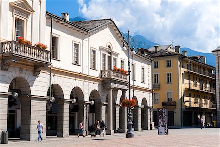 simsearch:841-05848050,k - Piazza Emile Chanoux, Aosta, Aosta Valley, Italian Alps, Italy, Europe Foto de stock - Con derechos protegidos, Código: 841-07355083