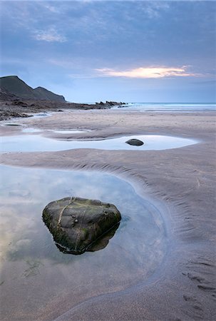 simsearch:841-06445740,k - Rock pools on the beach at Crackington Haven during twilight, Cornwall, England, United Kingdom, Europe Photographie de stock - Rights-Managed, Code: 841-07355183