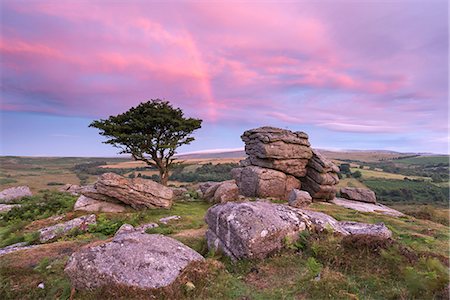 simsearch:841-07355167,k - Dawn rainbow above Holwell Tor in summer, Dartmoor, Devon, England, United Kingdom, Europe Foto de stock - Con derechos protegidos, Código: 841-07355205