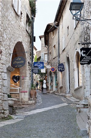 french riviera - Cobbled alleyway, Saint-Paul-de-Vence, Provence-Alpes-Cote d'Azur, Provence, France, Europe Stock Photo - Rights-Managed, Code: 841-07355273
