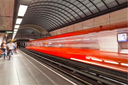 simsearch:841-07355111,k - A train pulls out of a station on the Lyon metro system, Lyon, Rhone, Rhone-Alpes, France, Europe Photographie de stock - Rights-Managed, Code: 841-07355296