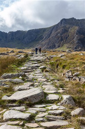 simsearch:862-03808777,k - Hikers in the Ogwen Valley (Dyffryn Ogwen) with the Glyderau mountain range in front, Gwynedd, Snowdonia National Park, Wales, United Kingdom, Europe Photographie de stock - Rights-Managed, Code: 841-07457043