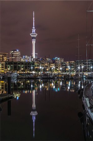 Night view of the city of Auckland from Auckland Harbour, North Island, New Zealand, Pacific Photographie de stock - Rights-Managed, Code: 841-07457053