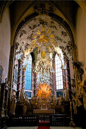 st michael's church - St. Michael's Church crypt and altar, Vienna, Austria, Europe Foto de stock - Direito Controlado, Número: 841-07457110