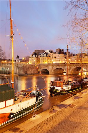 simsearch:841-03060327,k - Ships on River Seine and Pont Neuf Bridge, Paris, Ile de France, France, Europe Photographie de stock - Rights-Managed, Code: 841-07457153