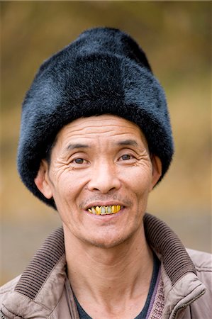 Chinese man wearing fur hat in Guilin, China Stock Photo - Rights-Managed, Code: 841-07457179