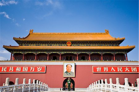 Soldier stands infront of Chairman Mao's portrait at Gate of Heavenly Peace, Entrance to the Forbidden City, China Stock Photo - Rights-Managed, Code: 841-07457260