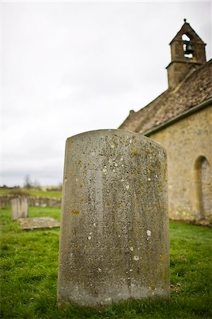 simsearch:841-07540684,k - Gravestone at St Oswalds Church, Widford, in the Cotswolds, Oxfordshire, UK Fotografie stock - Rights-Managed, Codice: 841-07457288