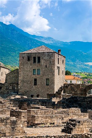 simsearch:841-07355083,k - Roman Theater (Teatro Romano) and Fromage tower, Aosta, Aosta Valley, Italian Alps, Italy, Europe Foto de stock - Con derechos protegidos, Código: 841-07457465