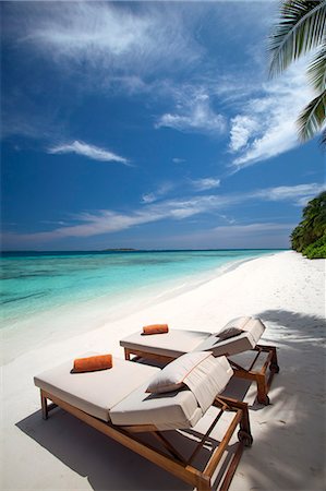 simsearch:841-07202262,k - Lounge chairs on tropical beach, Maldives, Indian Ocean, Asia Photographie de stock - Rights-Managed, Code: 841-07457522