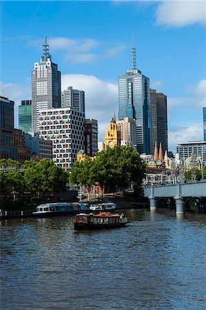 simsearch:841-02946034,k - High rise buildings on the Yarra River flowing through Melbourne, Victoria, Australia, Pacific Photographie de stock - Rights-Managed, Code: 841-07457663