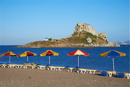 quitasol - Beach on Kefalos Bay looking out to Kastri Island, Kos, Dodecanese, Greek Islands, Greece, Europe Foto de stock - Con derechos protegidos, Código: 841-07457713