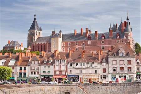 simsearch:841-07084296,k - The town of Gien in front of the River Loire, Loiret, Centre, France, Europe Photographie de stock - Rights-Managed, Code: 841-07457905