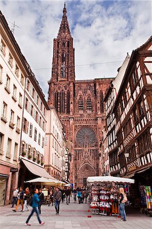 strasbourg - Rue Merciere and Notre Dame de Strasbourg cathedral, Strasbourg, Bas-Rhin, Alsace, France, Europe Foto de stock - Con derechos protegidos, Código: 841-07457933
