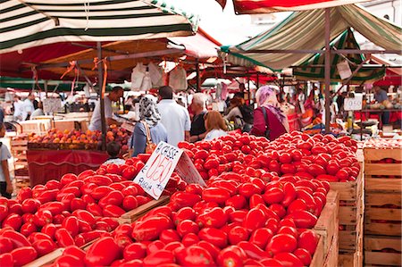 food travel - Tomatoes on sale at the open air market of Piazza della Repubblica, Turin, Piedmont, Italy, Europe Stock Photo - Rights-Managed, Code: 841-07524060