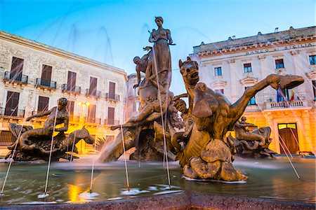 Fountain of Artemis in Archimedes Square (Piazza Archimede) at night, Ortigia (Ortygia), Syracuse (Siracusa), UNESCO World Heritage Site, Sicily, Italy, Europe Stock Photo - Rights-Managed, Code: 841-07523253