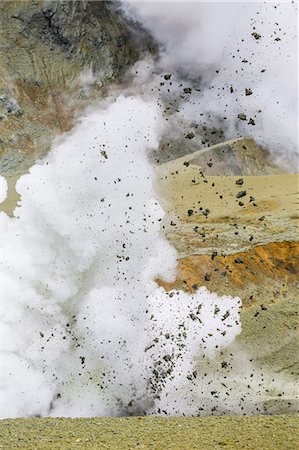 Mud being ejected from the caldera floor of an active andesite stratovolcano on White Island, North Island, New Zealand, Pacific Photographie de stock - Rights-Managed, Code: 841-07523302