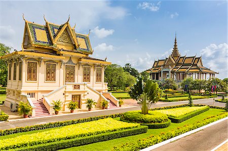 simsearch:700-06190662,k - Hor Samran Phirun on the left and the Moonlight Pavilion on right, Royal Palace, in the capital city of Phnom Penh, Cambodia, Indochina, Southeast Asia, Asia Photographie de stock - Rights-Managed, Code: 841-07523333