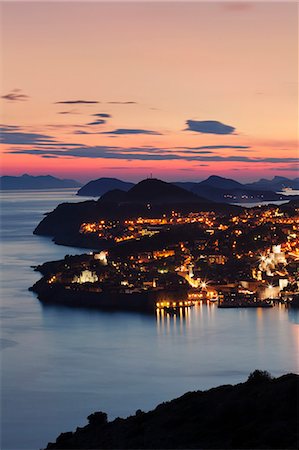 simsearch:841-03066465,k - High angle view of Dubrovnik at sunset, UNESCO World Heritage Site, Dalmatia, Croatia, Europe Photographie de stock - Rights-Managed, Code: 841-07523417