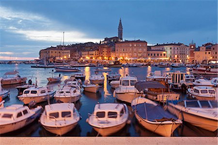 rovigno - Ships and boats in the harbour and the old town with cathedral of St. Euphemia at dusk, Rovinj, Istria, Croatia, Europe Stockbilder - Lizenzpflichtiges, Bildnummer: 841-07523425