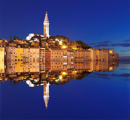 rovigno - Old town with cathedral of St. Euphemia reflecting in the water at night, Istria, Croatia, Europe Stockbilder - Lizenzpflichtiges, Bildnummer: 841-07523427