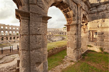 simsearch:841-07524061,k - Roman amphitheatre at sunset, Pula, Istria, Croatia, Europe Foto de stock - Direito Controlado, Número: 841-07523429