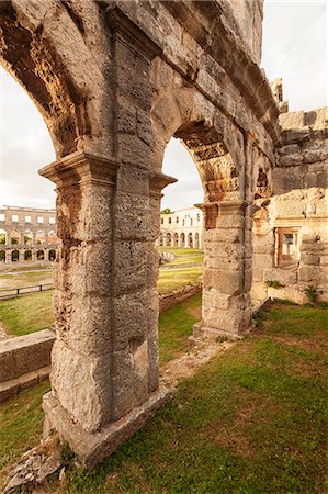 simsearch:841-07524061,k - Roman amphitheatre at sunset, Pula, Istria, Croatia, Europe Foto de stock - Direito Controlado, Número: 841-07523430