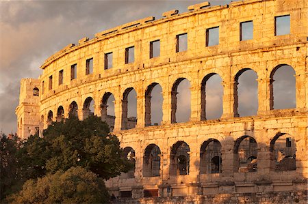 simsearch:841-07524061,k - Roman amphitheatre at sunset, Pula, Istria, Croatia, Europe Foto de stock - Direito Controlado, Número: 841-07523432