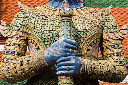 simsearch:6108-08841944,k - Indrajit Giant statue guards an entrance to Wat Phra Kaeo, Bangkok, Thailand Stockbilder - Lizenzpflichtiges, Bildnummer: 841-07523499