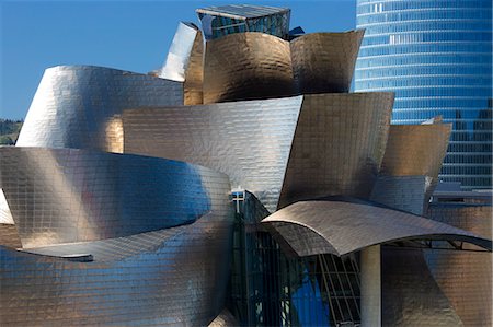 simsearch:841-08031569,k - Architect Frank Gehry's Guggenheim Museum futuristic design in titanium and glass and Iberdrola Tower behind at Bilbao, Spain Foto de stock - Con derechos protegidos, Código: 841-07523719