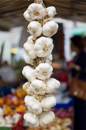 Garlic plait, Allium sativum, on sale in food market in Santander, Cantabria, Northern Spain Stock Photo - Rights-Managed, Code: 841-07523726