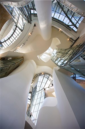 perspective - Architect Frank Gehry's Guggenheim Museum futuristic architectural design interior at Bilbao, Basque country, Spain Photographie de stock - Rights-Managed, Code: 841-07523731