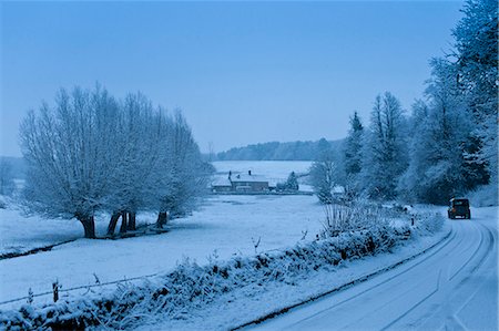 simsearch:841-07523681,k - Traditional snow scene in a typical Cotswolds village, Swinbrook, Oxfordshire, United Kingdom Foto de stock - Con derechos protegidos, Código: 841-07523745