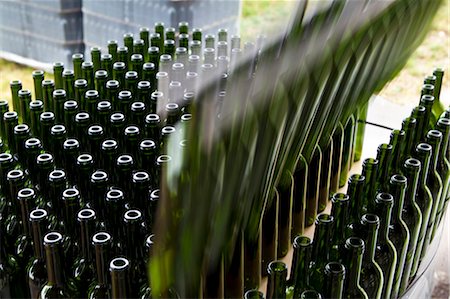 Wine bottling at the vineyard at Chateau Fontcaille Bellevue in the Bordeaux region of France Stock Photo - Rights-Managed, Code: 841-07523806