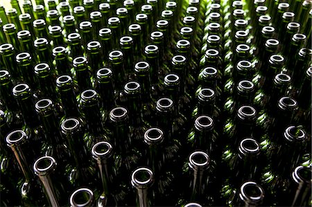 simsearch:841-07523712,k - Wine bottling at the vineyard at Chateau Fontcaille Bellevue in the Bordeaux region of France Stock Photo - Rights-Managed, Code: 841-07523809