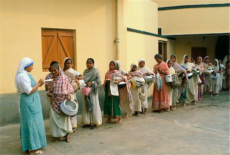 Women carrying pots in early morning food queue at Mother Teresa's Mission in Calcutta, India Stock Photo - Rights-Managed, Code: 841-07523822